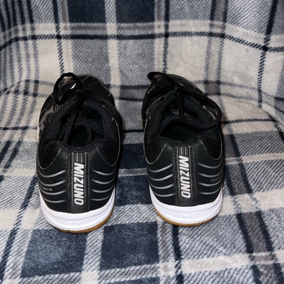 Mizuno Volleyball Shoes - Picture 3 of 3